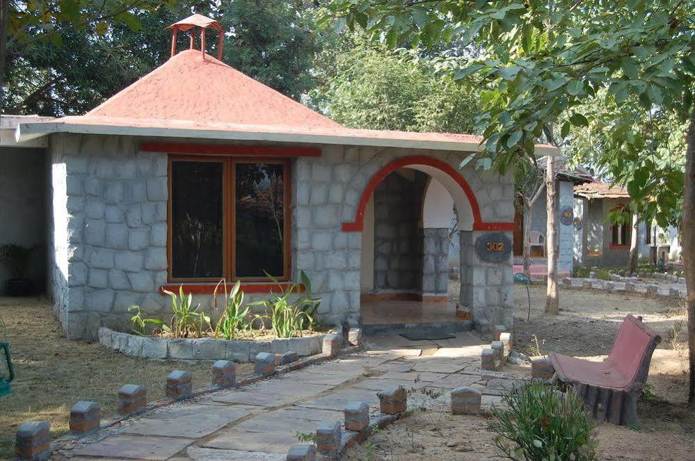 Mogli Resort Kānha Exterior foto